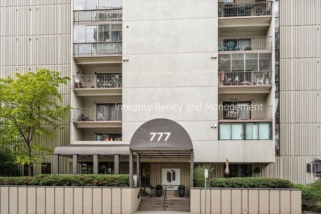 Building Photo - 777 N Washington St