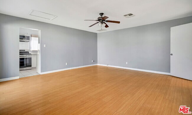 Foto del edificio - 15157 Valleyheart Dr