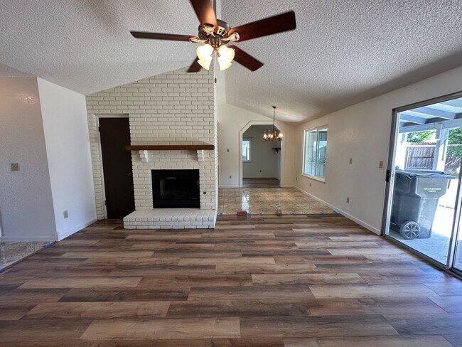 Foto del edificio - 1135 Amberwood Ln