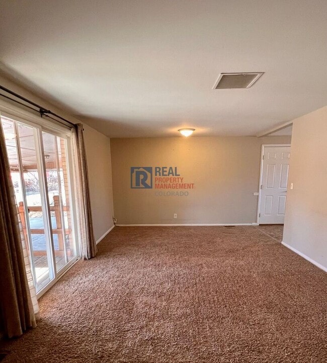 Foto del edificio - 7041 Beacon Way