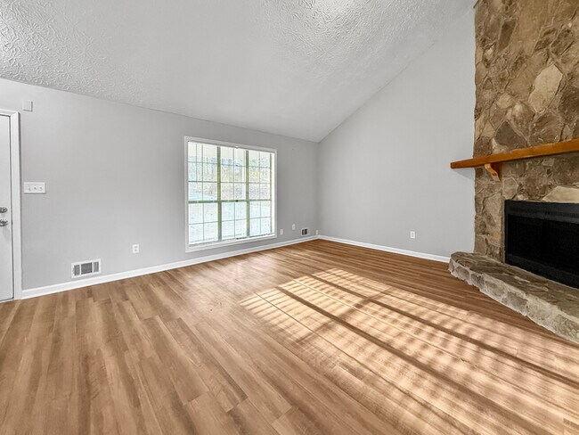 Foto del edificio - 234 Hillcrest Dr