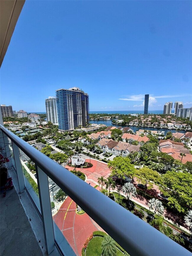 Foto del edificio - 19500 Turnberry Way