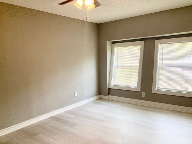 Building Photo - 6103 Sherwood Dr