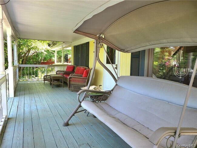 Foto del edificio - 276 Quaker Rd