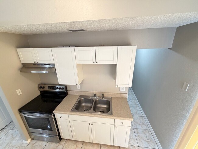 Foto del edificio - Charming 3 Bd/1 Ba Home with Spacious Backyard & Prime Location!