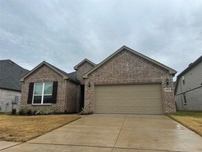 Building Photo - 1604 Sawyer Dr