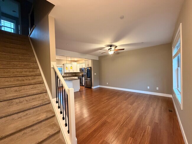 Foto del edificio - 746 Golden Spring Dr