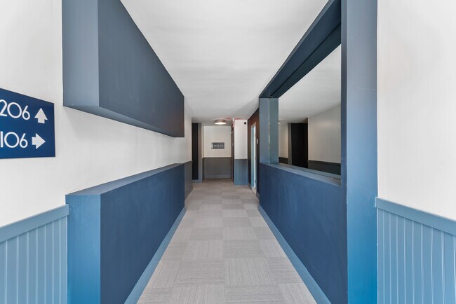 Foto del edificio - 1546 S Bundy Dr