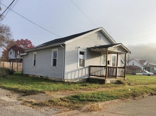 Building Photo - 317 Oak St