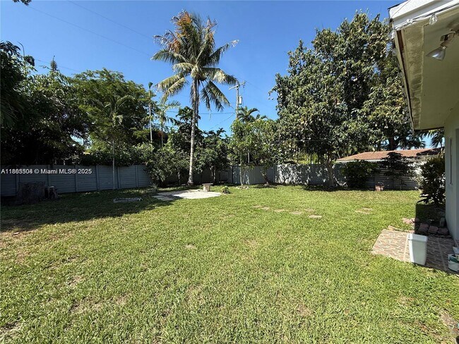 Foto del edificio - 1285 NE 103rd St