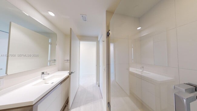 Building Photo - 2000 Metropica Wy