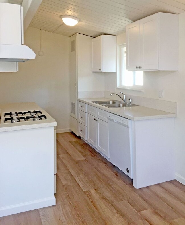 Building Photo - 2544 Elden Ave