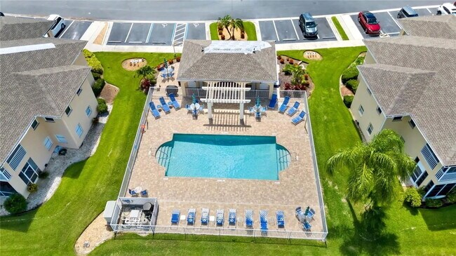 Foto del edificio - Immaculate Turn Key Furnished 2-Bed Condo ...