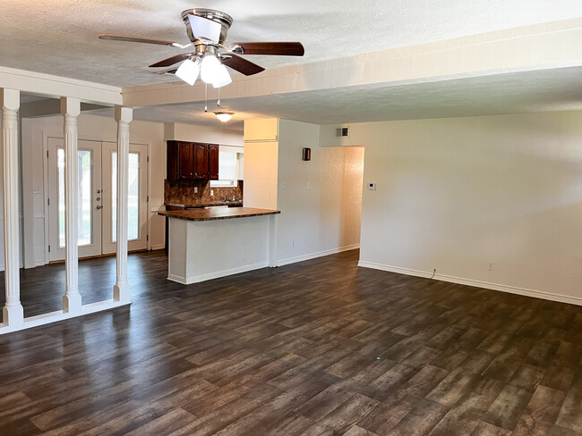 Building Photo - 1206 Glendora Dr