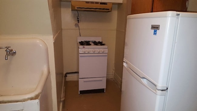 Building Photo - 1108 W 5th St