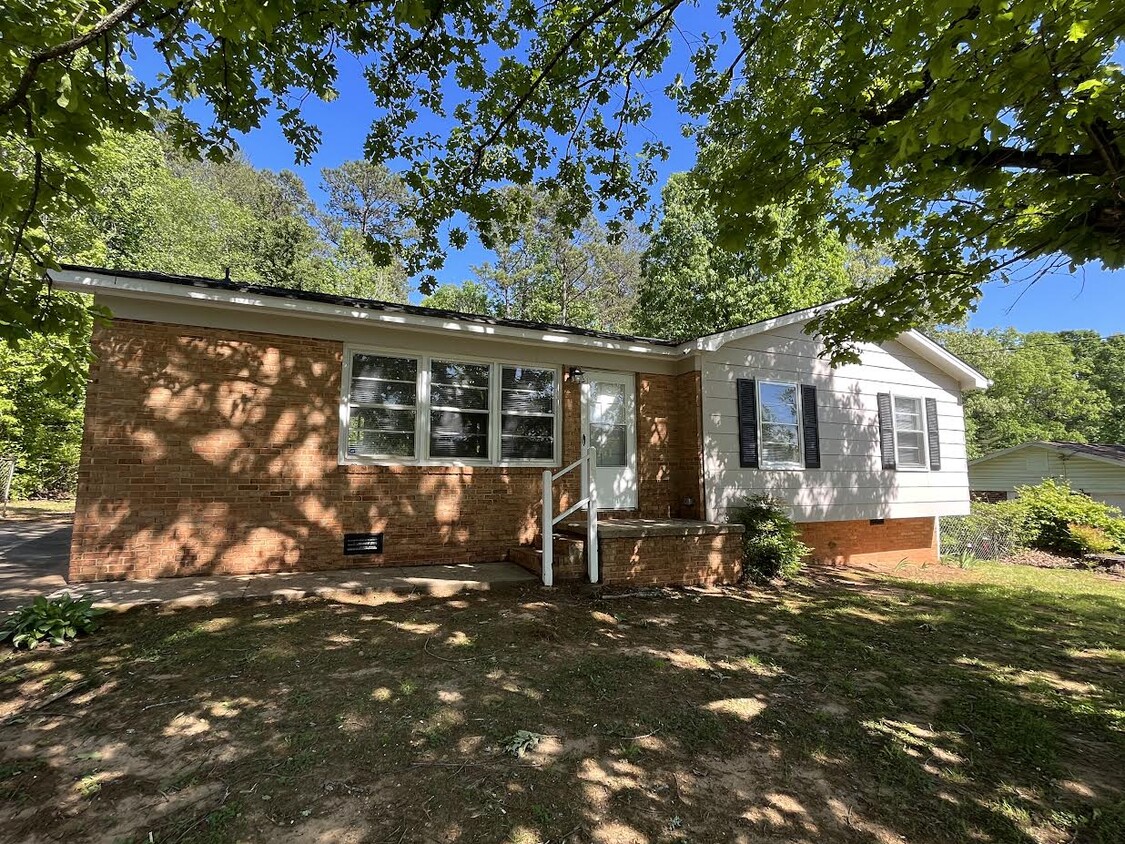 Foto principal - 1500 Northwoods Dr