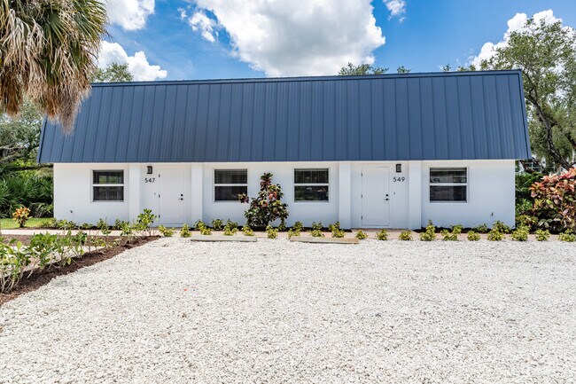 Building Photo - 547 Royal Palm Blvd