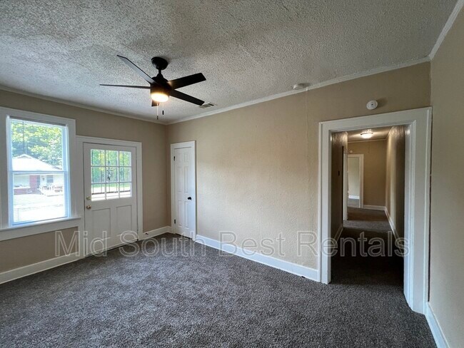 Building Photo - 1186 Rayner