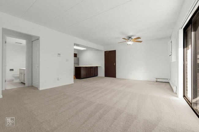 Foto del edificio - 264 E Bailey Rd