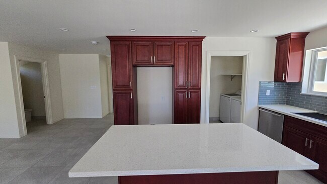 Foto del edificio - 10931 Hayvenhurst Ave