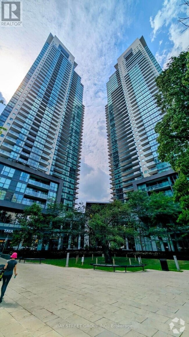 Building Photo - 5168-5168 Yonge St