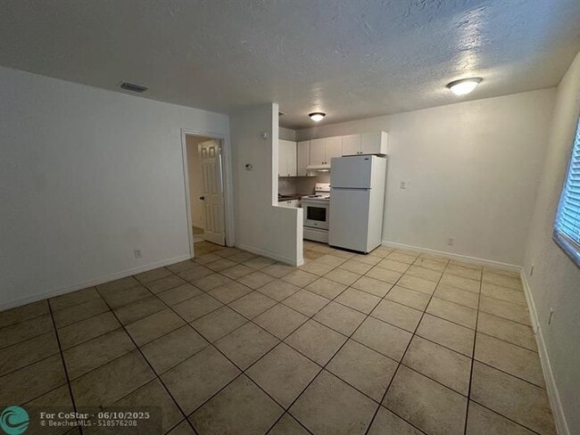 Foto del edificio - 3791 Riverside Dr