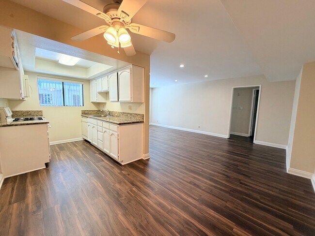 Foto del edificio - 515 E Elmwood Ave