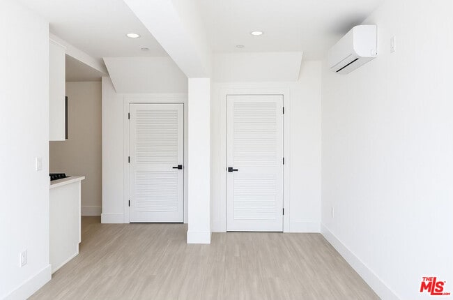 Building Photo - 4297 Tujunga Ave