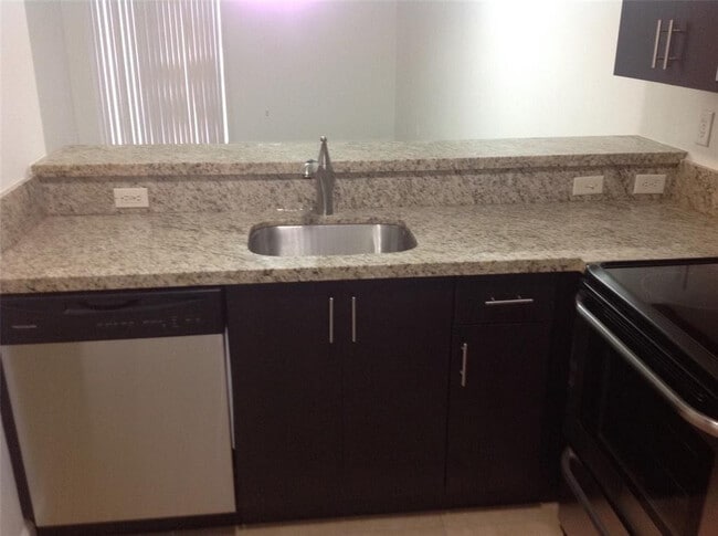 Foto del edificio - 9968 Nob Hill Ln