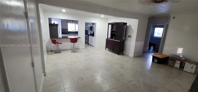 Foto del edificio - 6641 SW 26th St