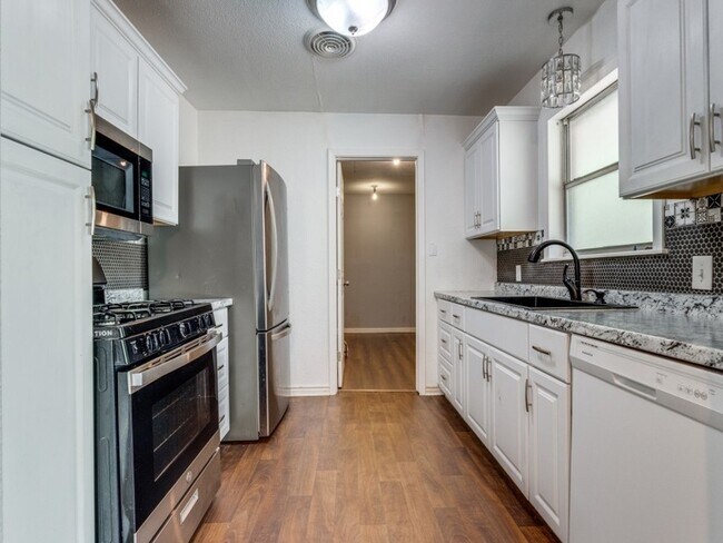 Foto del edificio - 12 Geraldine Ln