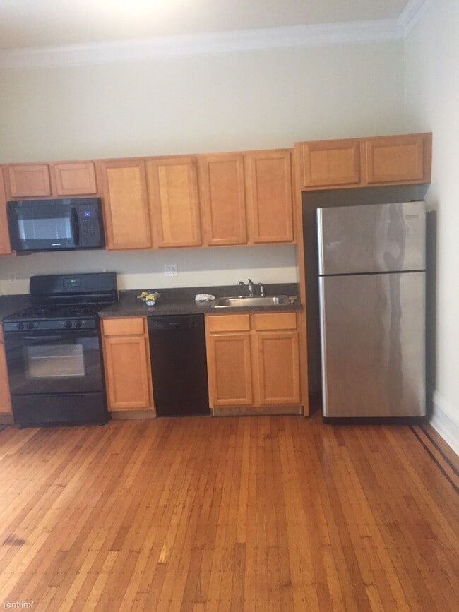 Building Photo - 1 br, 1 bath  - 927 Spruce St Apt 2F