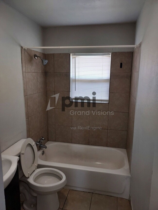 Building Photo - 801 Cantrell Heights St