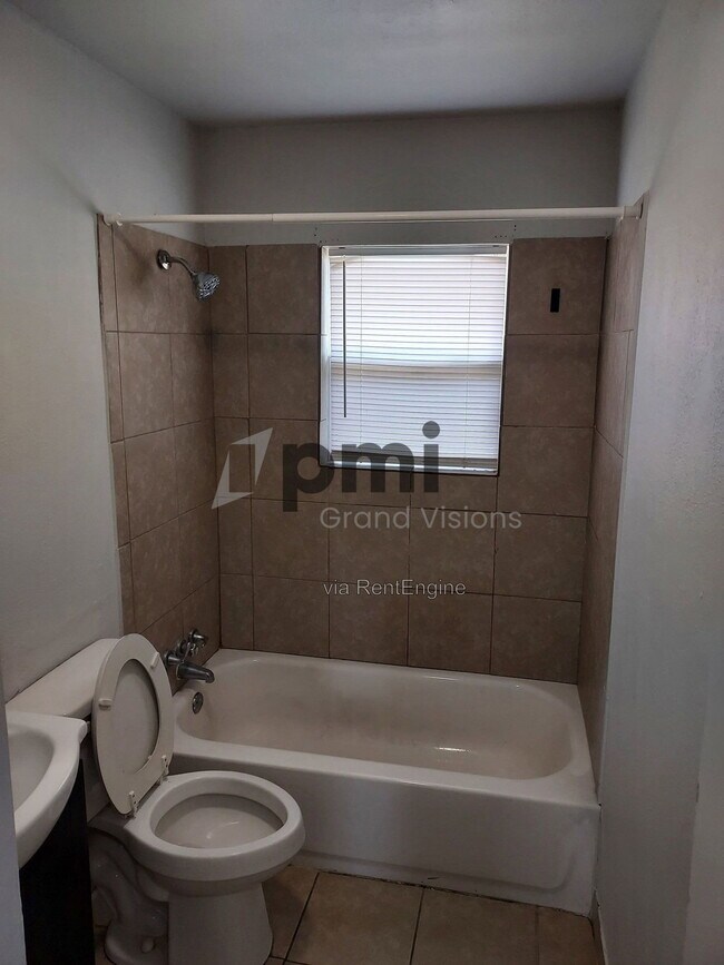 Foto del edificio - 801 Cantrell Heights St