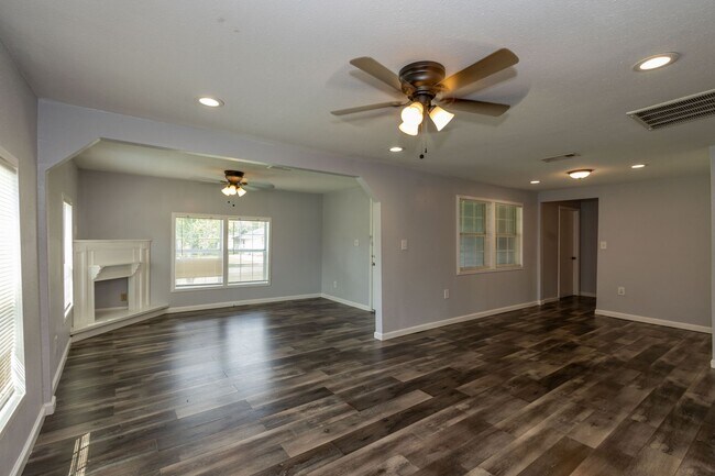 Foto del edificio - Cute and cozy 3 bedroom / 2 bath home in L...