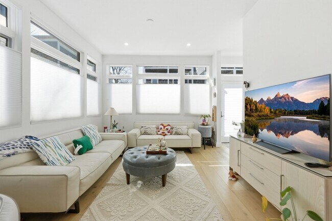 Building Photo - 6 Richardson St