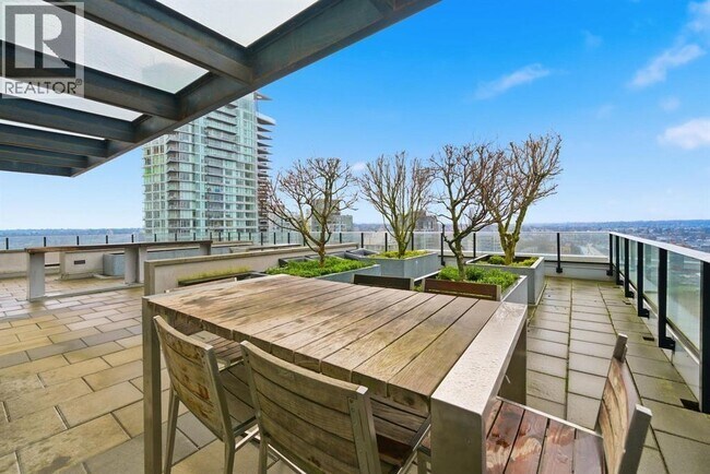 Photo du bâtiment - 1325 Rolston St