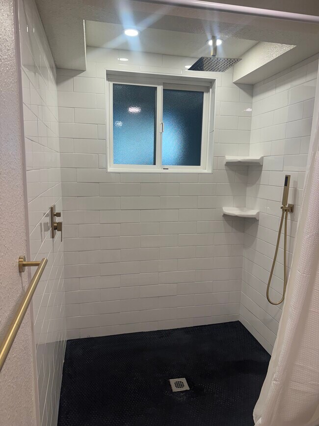 Ducha - 927 Stewart St