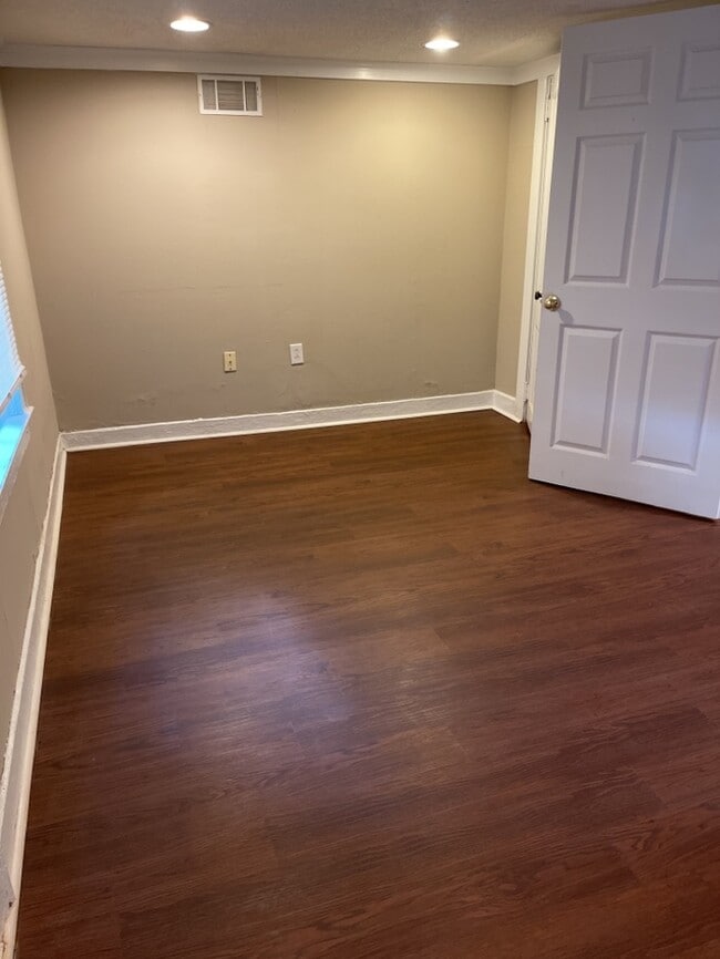 Building Photo - 3 Bedroom in Anderson