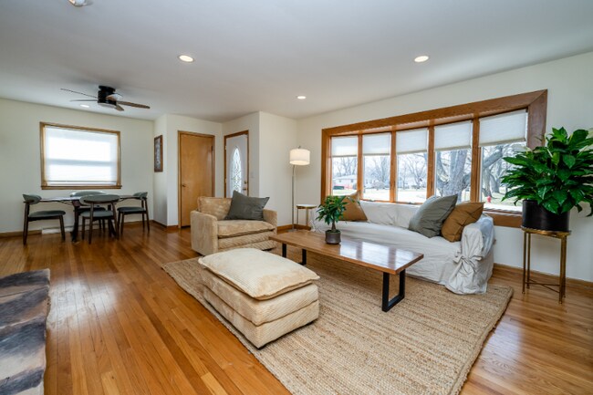 Building Photo - 2767 Oakwood Ln