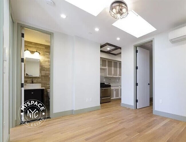 Foto del edificio - 1631 St Johns Pl