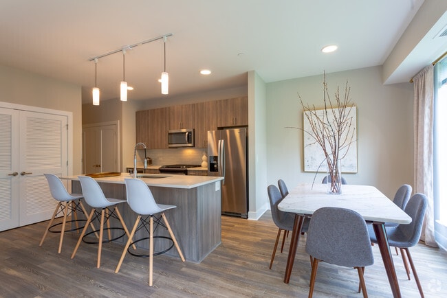 2BR, 2BA - 444 Social