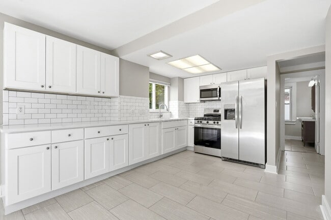 Building Photo - 3117 Coucy Ave