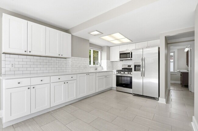 Foto del edificio - 3117 Coucy Ave