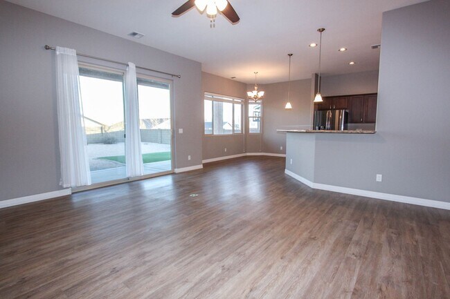 Foto del edificio - Three Bedroom Granville Home