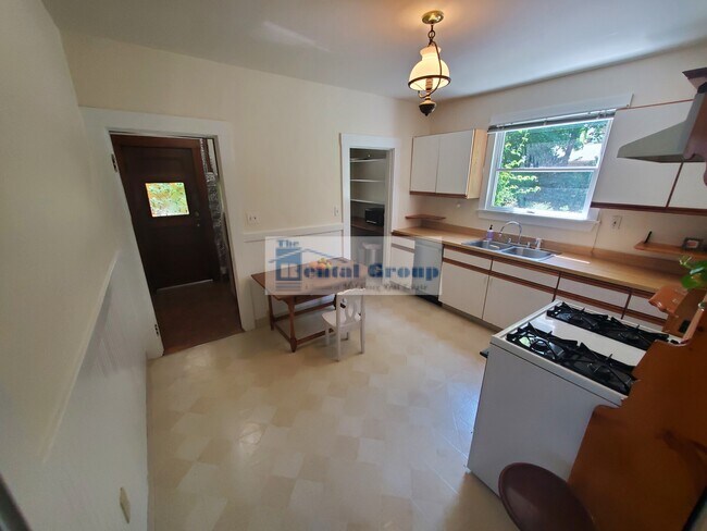 Building Photo - 64 Highland Ave