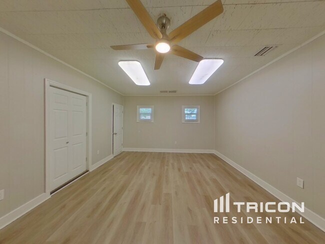 Building Photo - 7620 16th Ave N