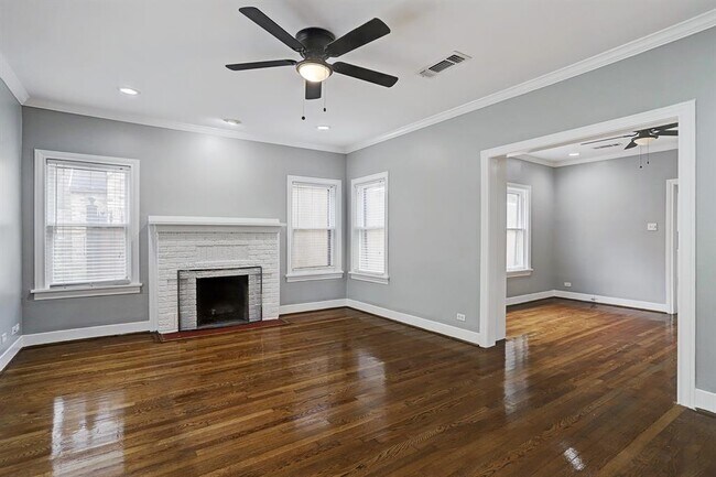 Building Photo - 2415 Elmen St