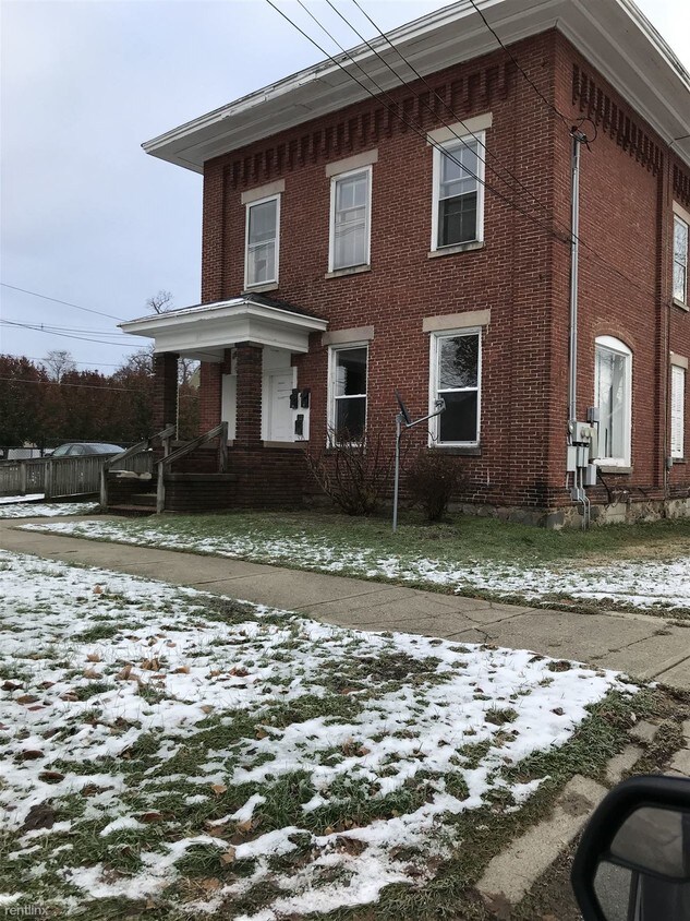 Primary Photo - 2 br, 1 bath Duplex - 89 S Monroe St Apt 1