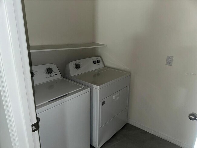 Building Photo - 318 Montgomery Ct